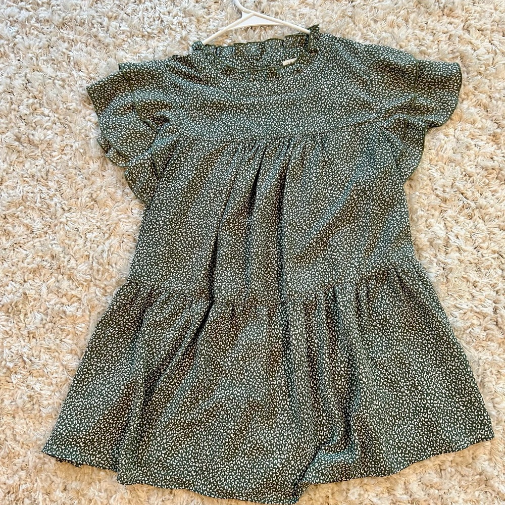 Short sleeve tiered boutique blouse, size small, in sage green.